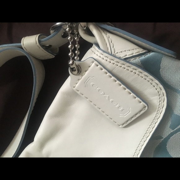Signature blue and white leather Coach Soho bleaker flap duffel - Picture 3 of 5